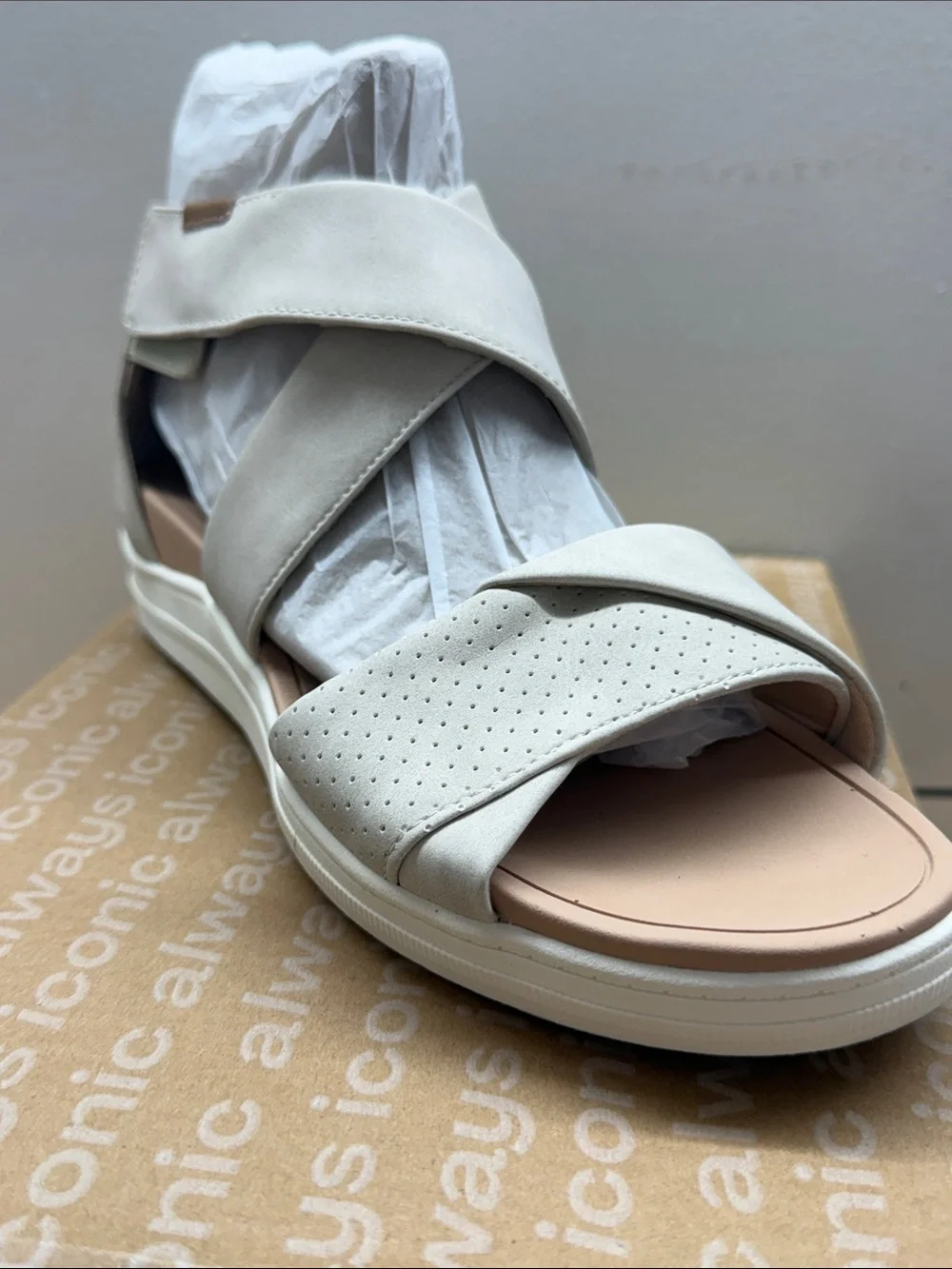 Dr. Scholl's Time of Run Women's Light Beige Strappy Sandals Size 10M NWT
